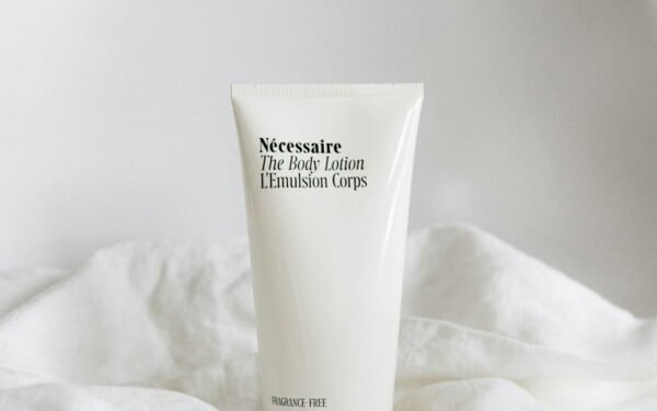 Sérum vitamine C : le guide complet pour choisir et utiliser cet actif anti-âge